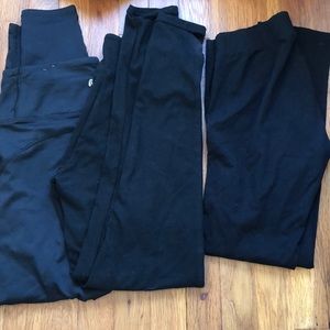 Bundle (3) leggings in black.